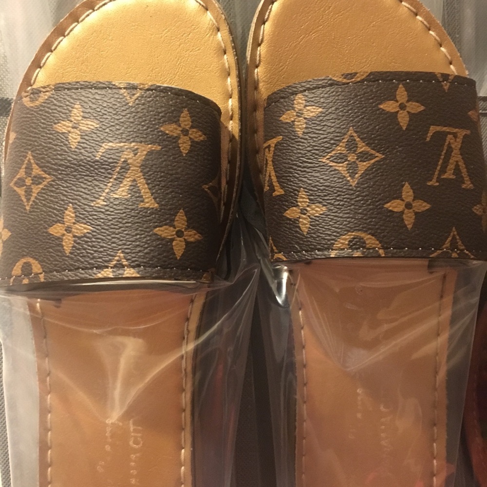Up cycled LV slides sz10